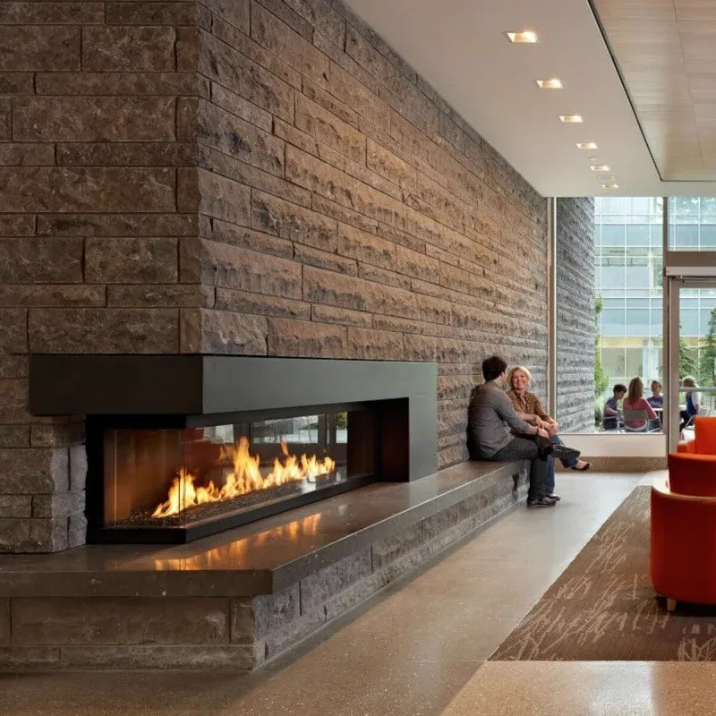 Chimenea de gas panorámica separando ambientes